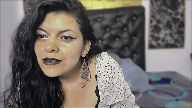 scarlett w0lf online show from November 20, 2025, 1:55 pm