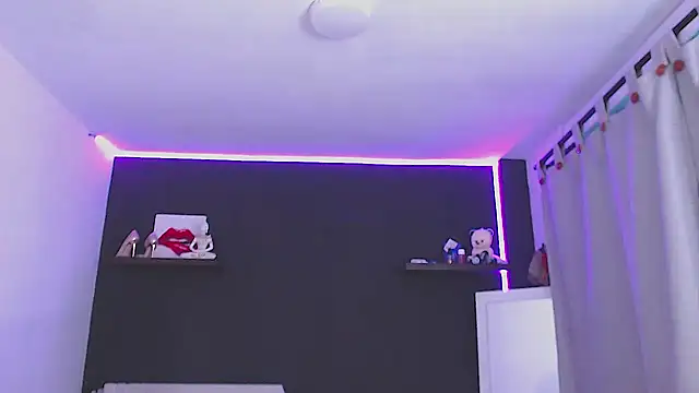 SusanLeroy online show from March 13, 2026, 9:49 am