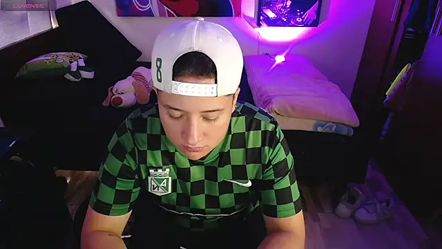  AlexMorris online show from April 11, 2026, 2:32 pm