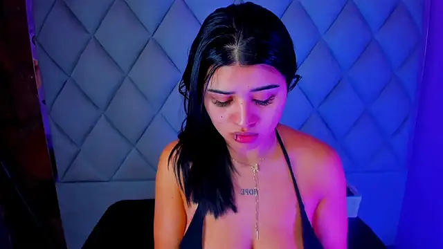 venusowen  online show from October 8, 2025, 1:31 pm