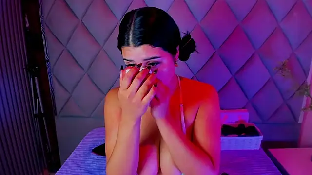 venusowen  online show from October 14, 2025, 1:01 pm