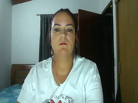 Snapshot of luna_withe chatting on June 11, 2026, 5:05 am luna withe online show from June 11, 2026, 5:05 am
