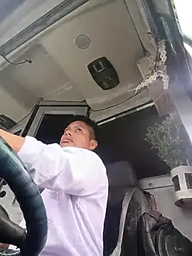 Snapshot of alexchir4 chatting on October 27, 2025, 3:38 pm alexchir4 online show from October 27, 2025, 3:38 pm