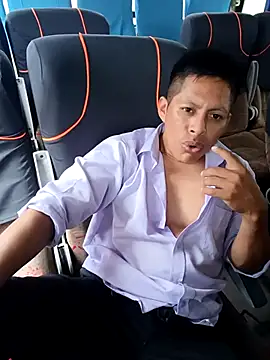 Snapshot of alexchir4 chatting on October 29, 2025, 5:04 pm alexchir4 online show from October 29, 2025, 5:04 pm