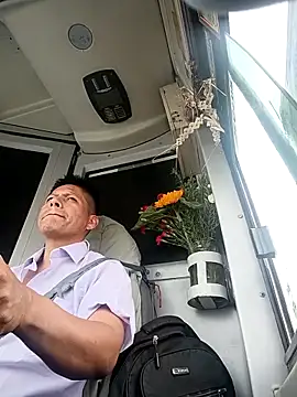 Snapshot of alexchir4 chatting on November 5, 2025, 7:03 pm alexchir4 online show from November 5, 2025, 7:03 pm