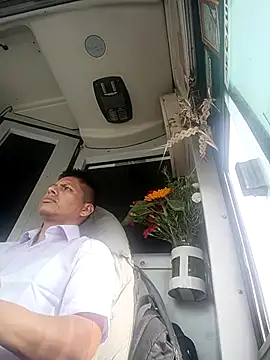 Snapshot of alexchir4 chatting on November 7, 2025, 9:04 pm alexchir4 online show from November 7, 2025, 9:04 pm