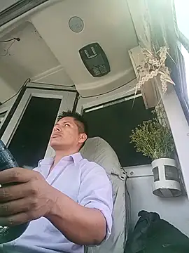 Snapshot of alexchir4 chatting on December 1, 2025, 5:29 pm alexchir4 online show from December 1, 2025, 5:29 pm