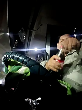 Snapshot of alexchir4 chatting on December 5, 2025, 9:51 am alexchir4 online show from December 5, 2025, 9:51 am