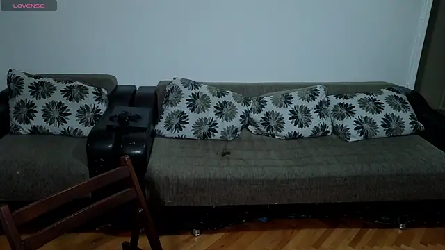 JohnnyStepBro online show from April 18, 2026, 7:58 pm