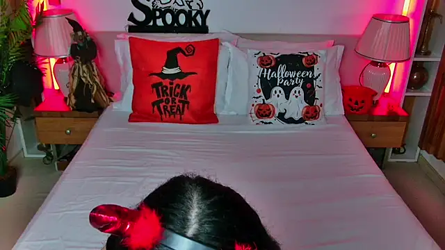 Snapshot of MadilynFox chatting on October 31, 2025, 7:48 pm MadilynFox online show from October 31, 2025, 7:48 pm