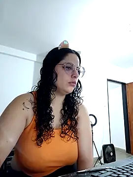 babyluna939 online show from April 19, 2026, 6:32 pm