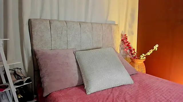 Little Ivy online show from September 25, 2025, 7:06 pm