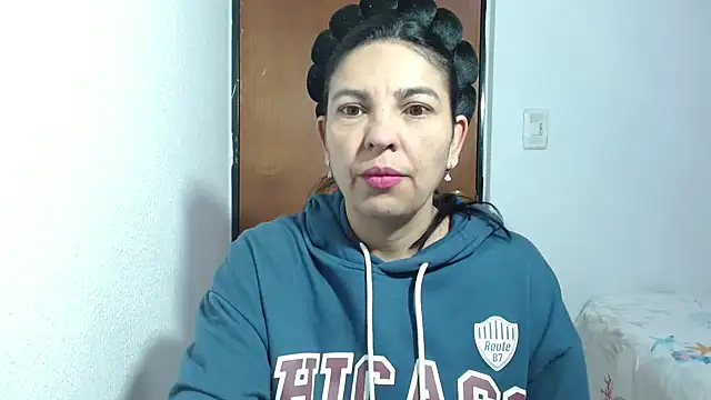 anybellucci43 online show from November 14, 2025, 12:04 pm