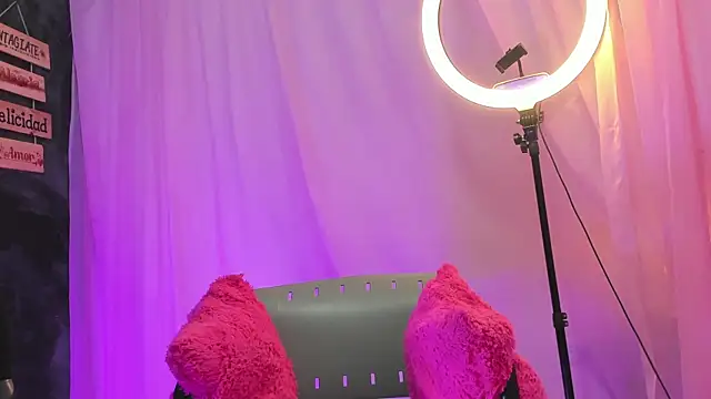 Snapshot of Monica_lopez chatting on January 18, 2025, 7:37 pm Monica lopez online show from January 18, 2025, 7:37 pm