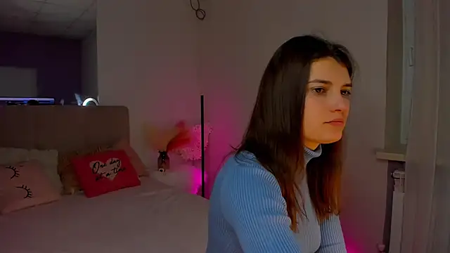 Laura Leee online show from February 17, 2025, 6:31 am