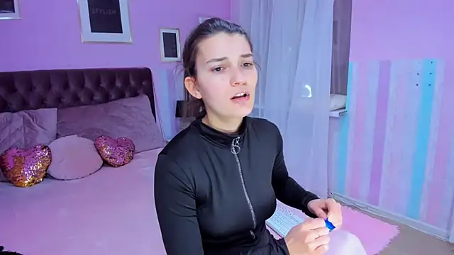 Laura Leee online show from March 13, 2025, 9:32 am