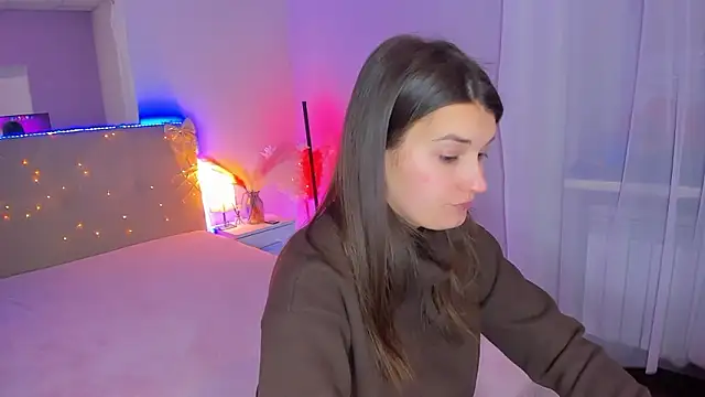 Laura Leee online show from February 2, 2026, 6:12 am