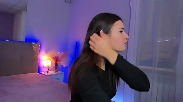 Laura Leee online show from March 12, 2026, 5:57 am