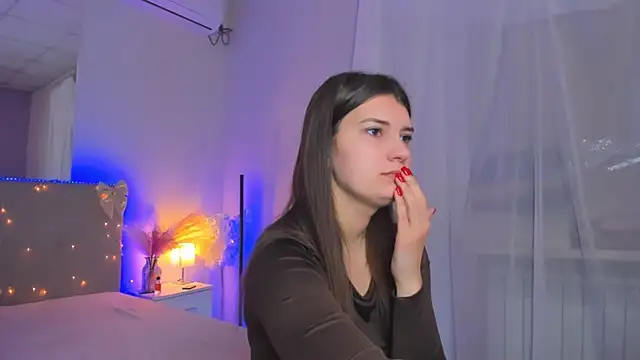 Laura Leee online show from March 24, 2026, 6:18 am