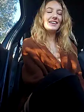 Snapshot of Luxymin34 chatting on February 6, 2025, 9:32 am Luxymin34 online show from February 6, 2025, 9:32 am