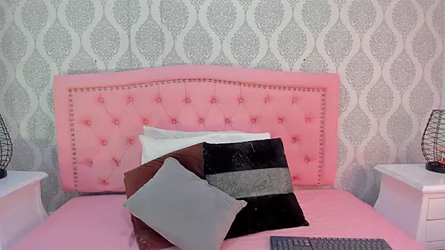 Snapshot of martina_rivera_ chatting on October 2, 2025, 12:12 pm martina rivera online show from October 2, 2025, 12:12 pm