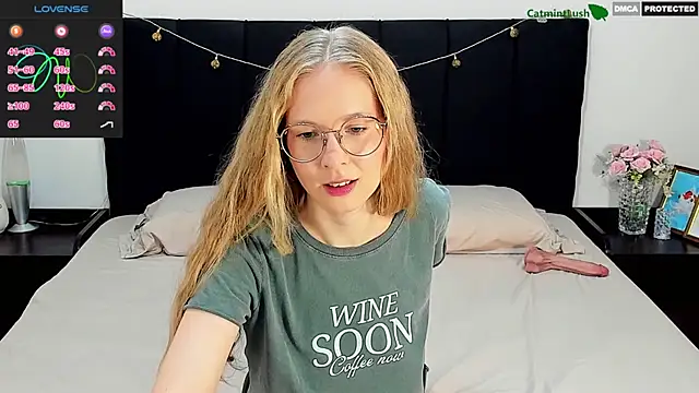 Snapshot of CatmintLush chatting on May 3, 2026, 11:44 pm CatmintLush online show from May 3, 2026, 11:44 pm
