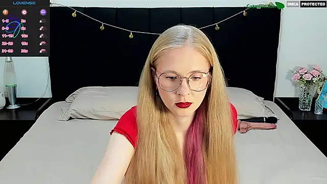 Snapshot of CatmintLush chatting on May 8, 2026, 11:32 pm CatmintLush online show from May 8, 2026, 11:32 pm