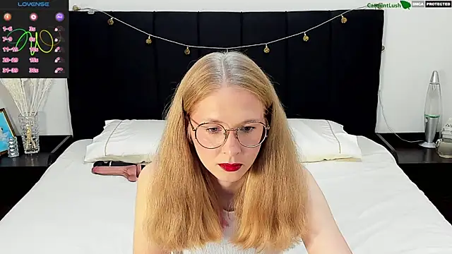 Snapshot of CatmintLush chatting on June 2, 2026, 11:40 pm CatmintLush online show from June 2, 2026, 11:40 pm