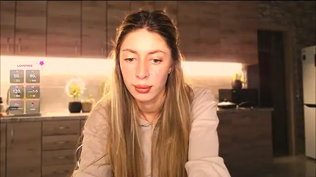 Snapshot of ___art chatting on March 7, 2025, 4:11 pm art online show from March 7, 2025, 4:11 pm