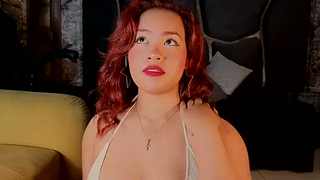 Estrella05  online show from October 28, 2025, 5:11 am