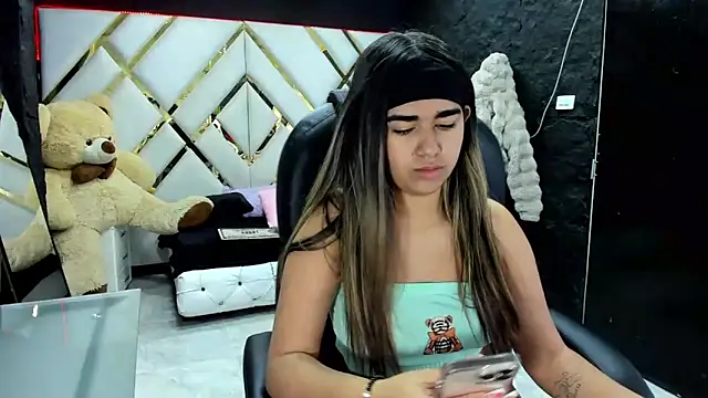 Snapshot of NahomiConnor_ chatting on December 18, 2025, 12:44 pm NahomiConnor online show from December 18, 2025, 12:44 pm