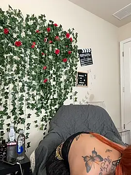 butterflybootyy online show from November 24, 2025, 1:33 pm