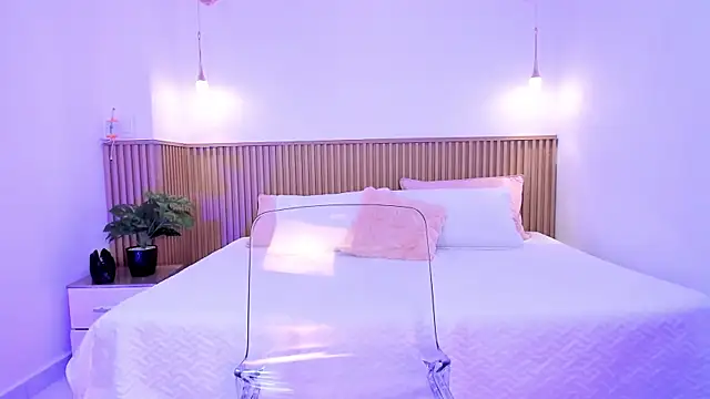 Bella reaset18 online show from December 20, 2024, 9:17 pm