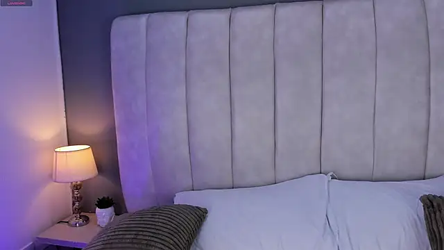 AvyMilton online show from December 14, 2025, 11:59 am