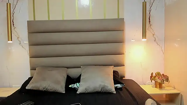 MelaniieRoux online show from March 8, 2025, 1:50 am