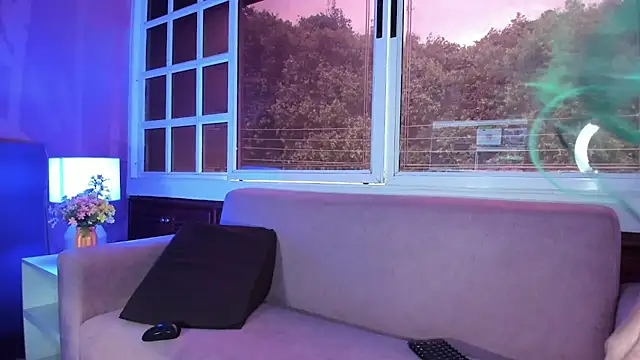 MelaniieRoux online show from October 11, 2025, 7:34 pm