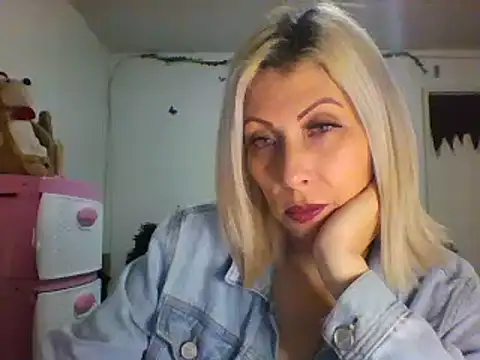 alixia81 online show from December 15, 2024, 9:24 am