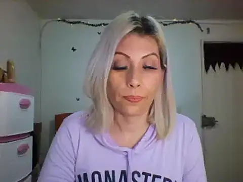 alixia81 online show from January 8, 2025, 12:37 pm