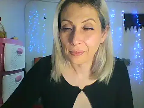 alixia81 online show from February 18, 2025, 11:41 pm