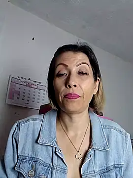 alixia81 online show from October 6, 2025, 9:29 am