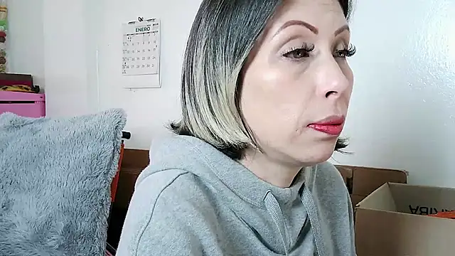 alixia81 online show from January 18, 2026, 2:32 pm