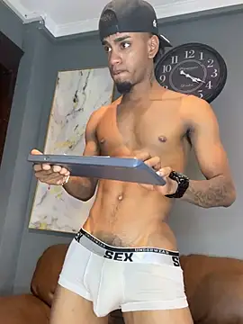 AaronCruz  online show from January 27, 2025, 7:24 pm