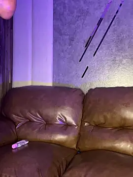 AaronCruz  online show from March 20, 2025, 11:02 pm