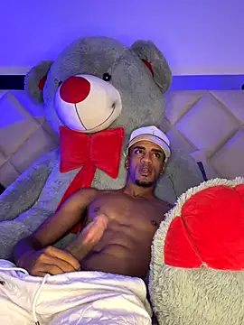 AaronCruz  online show from October 14, 2025, 4:46 am