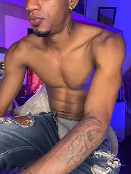 AaronCruz  online show from October 28, 2025, 5:33 am