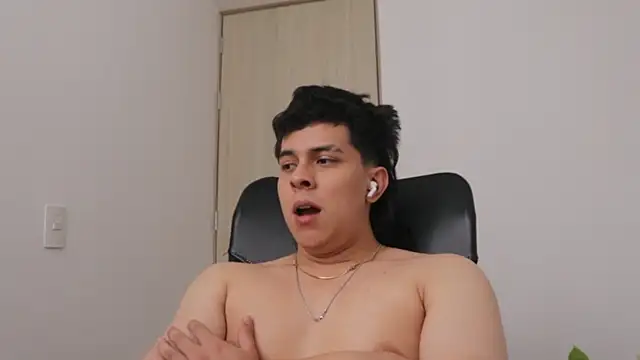 Snapshot of Tony_Hoffa chatting on May 16, 2026, 7:34 pm Tony Hoffa online show from May 16, 2026, 7:34 pm