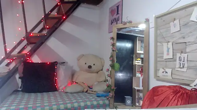 luna sky83 online show from October 5, 2025, 5:50 am