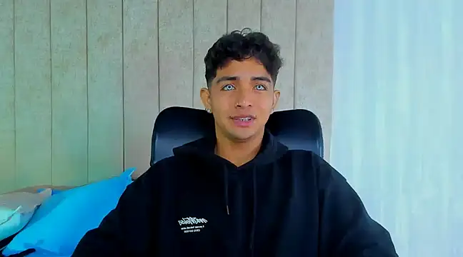 Muichiro tokito1 online show from February 13, 2025, 4:00 am