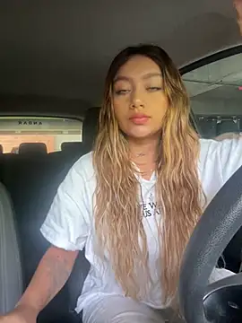 amanda-medrano1 online show from March 13, 2025, 2:01 pm