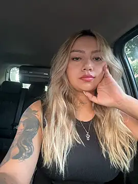 amanda-medrano1 online show from February 5, 2026, 1:38 pm